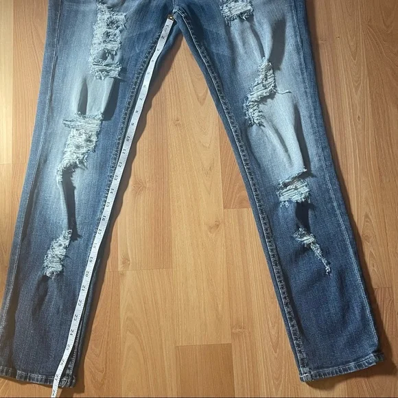 VIGOSS- THE THOMPSON TOMBOY -DISTRESSED JEANS - Picture 5 of 10